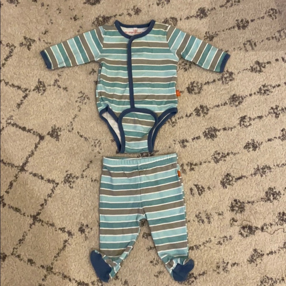 Magnetic snap onesie and pants size 3M